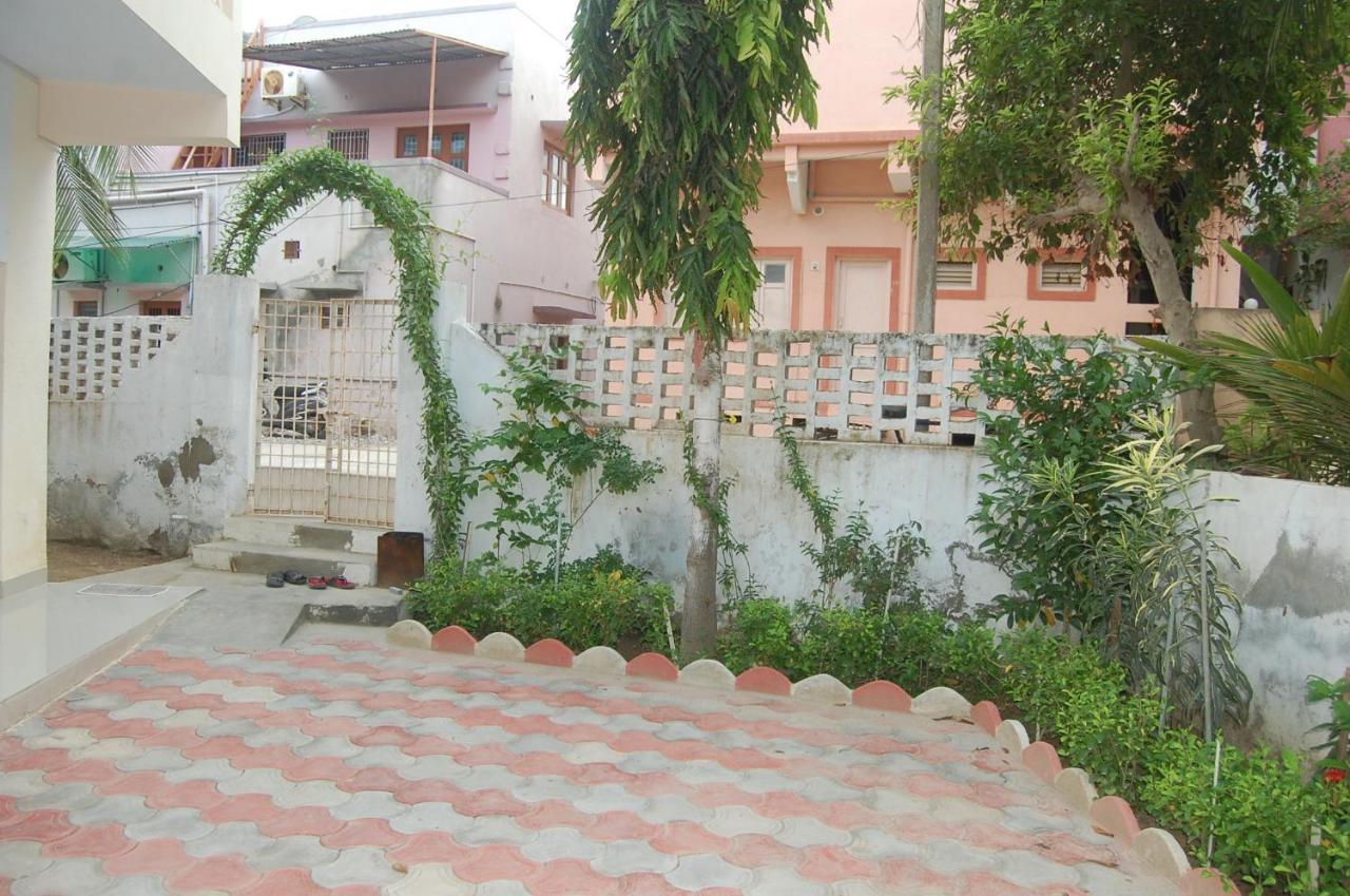 Gurukrupa Bunglow Dwarka  Ngoại thất bức ảnh