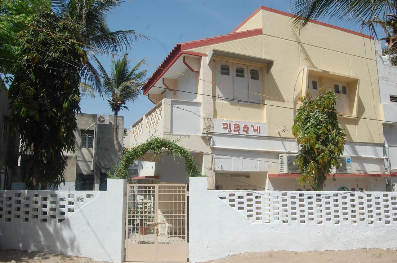 Gurukrupa Bunglow Dwarka  Ngoại thất bức ảnh