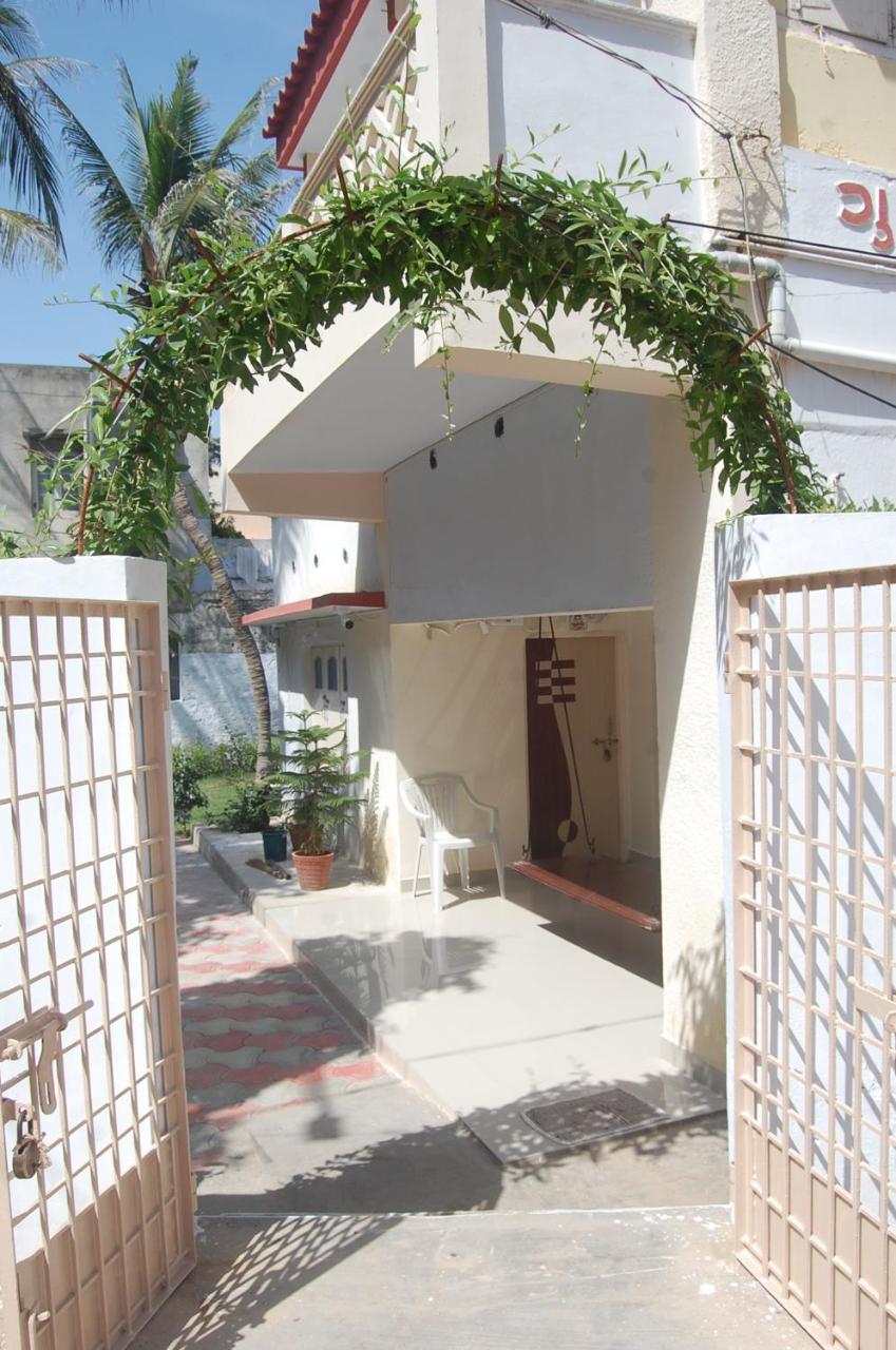 Gurukrupa Bunglow Dwarka  Ngoại thất bức ảnh