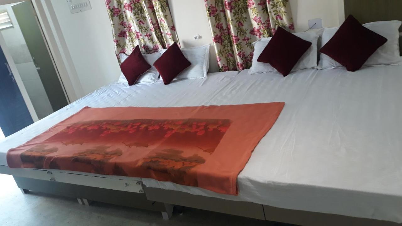 Gurukrupa Bunglow Dwarka  Ngoại thất bức ảnh